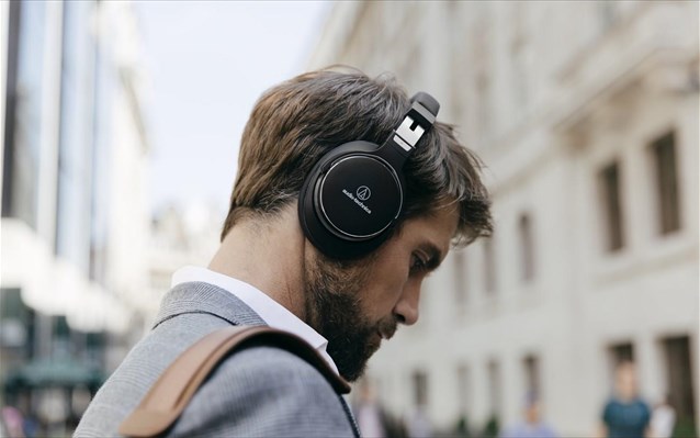 Αποτελούν τα ακουστικά το μέλλον της μουσικής ακρόασης